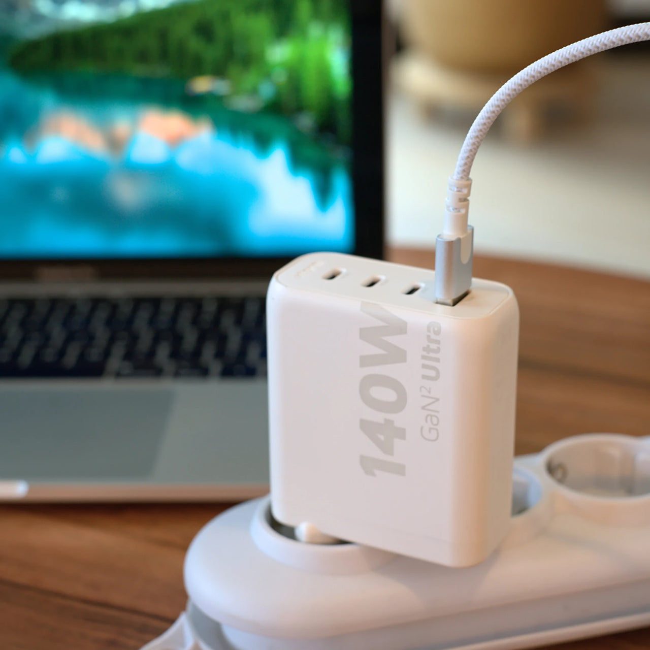 140W GaN2 Laptop Wall Adapter