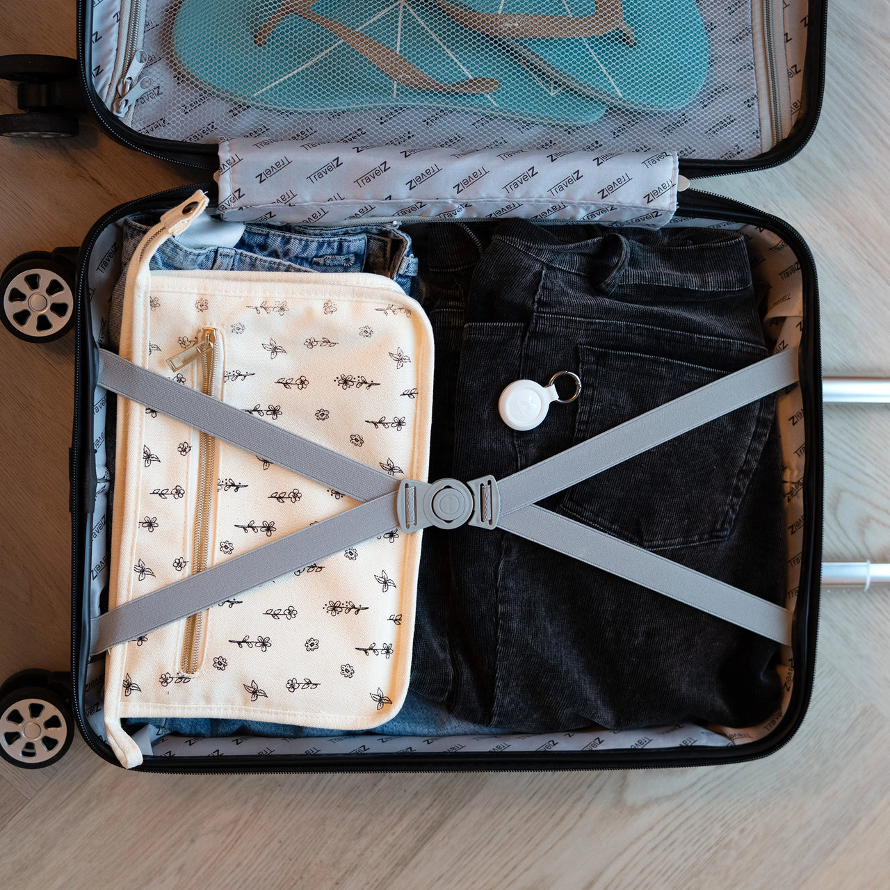 TravelTag for Android & iPhone - Water-resistant - Ash White