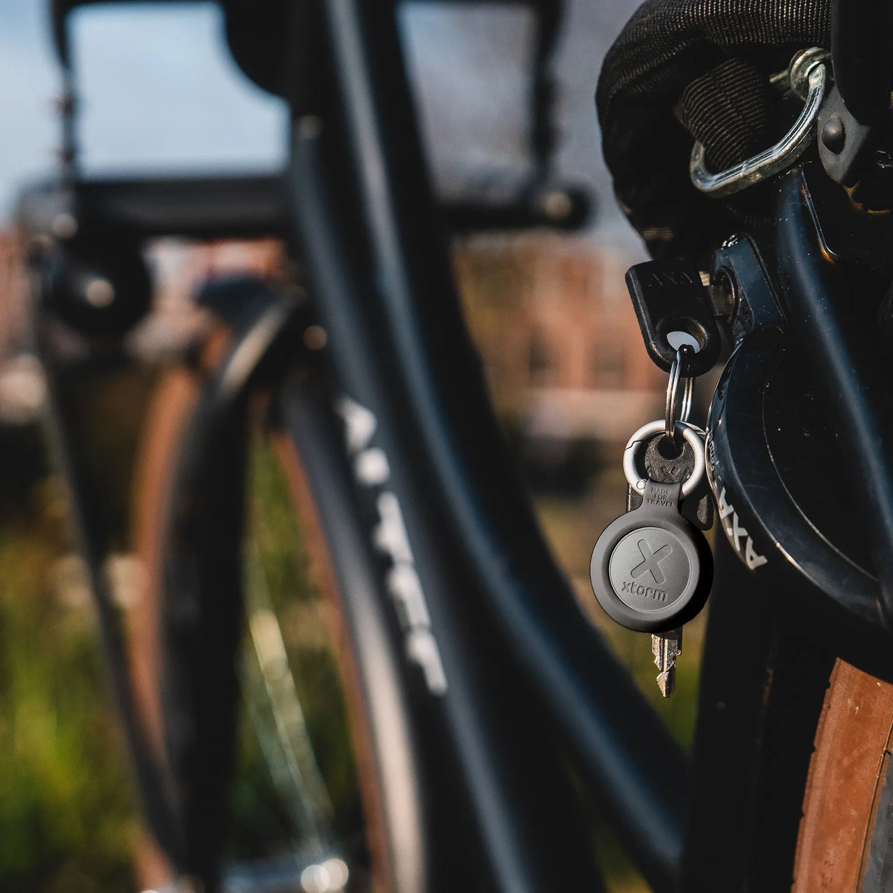 TravelTag for Android & iPhone - Water-resistant - 3-Pack - Charcoal Black